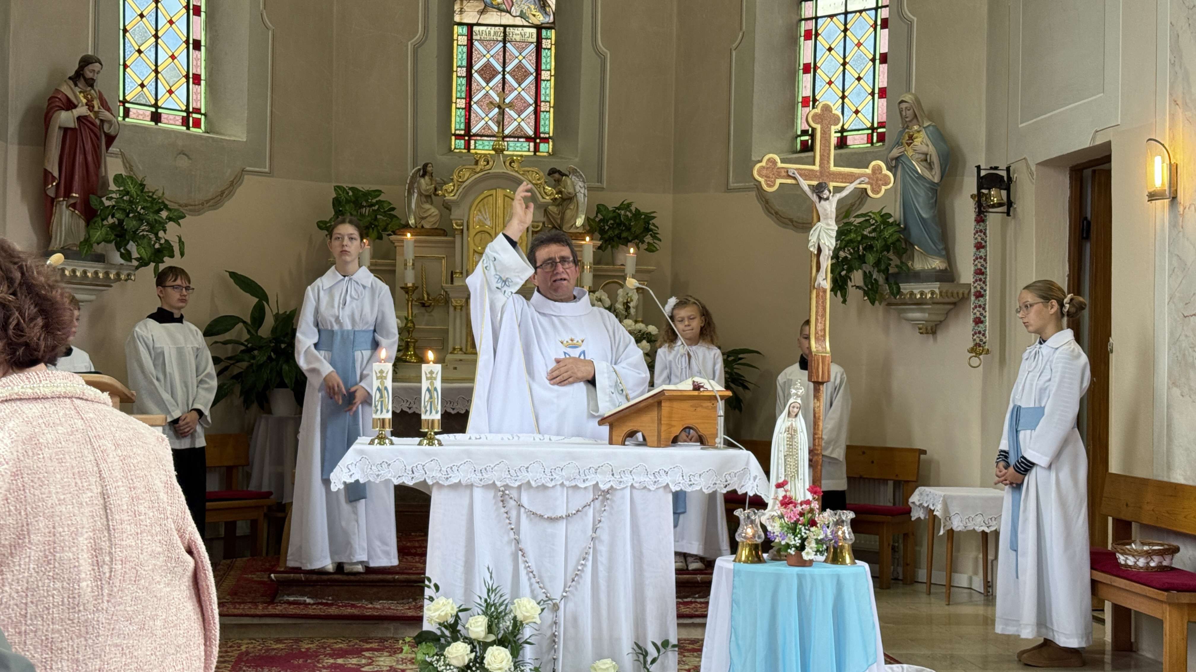 Prichádzajme do chrámu často...